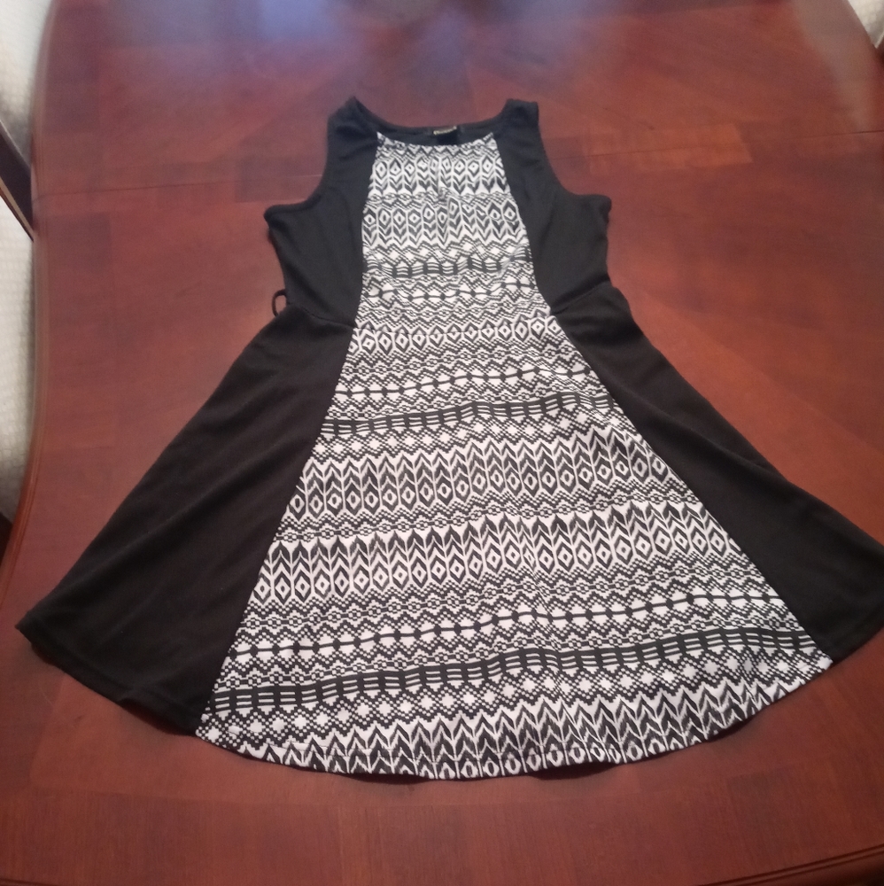 Black and white short sundress